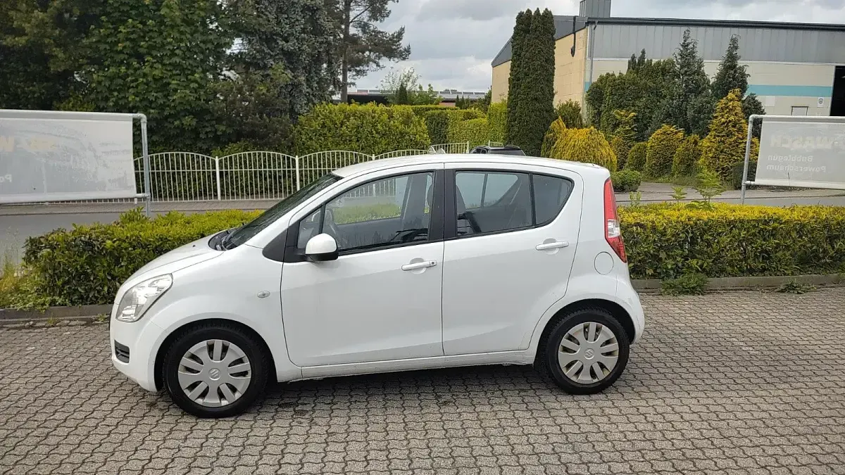 Gebraucht Suzuki Splash 65 PS (47 kW) 2009 Weiß Kleinwagen