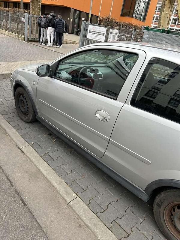 Second-hand Opel Corsa 75 CP (55 kW) 2006 Argintiu Berlinǎ