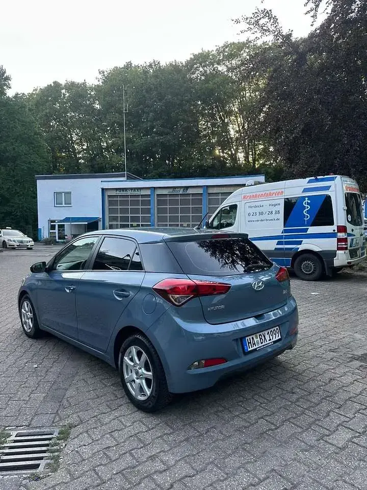 Gebraucht Hyundai i20 75 PS (55 kW) 2018 Limousine