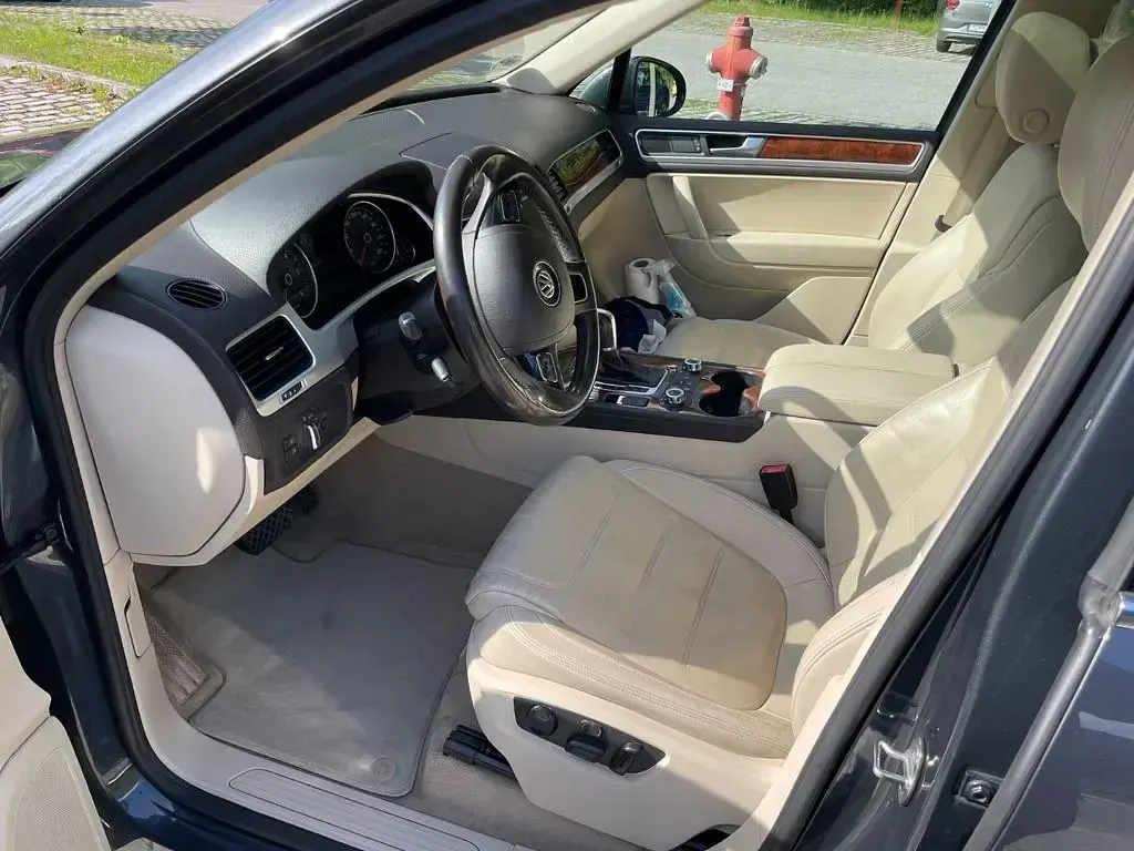 Gebraucht VW Touareg 245 PS (180 kW) 2012 Grau SUV