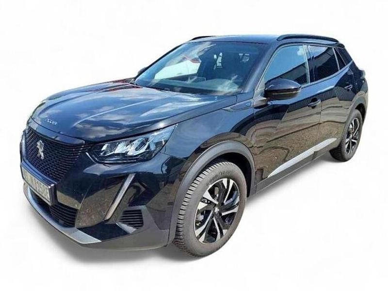 Gebraucht Peugeot e-2008 Allure 100 kW (136 PS) 2023 Lackierung schwarz perla nera/ SUV