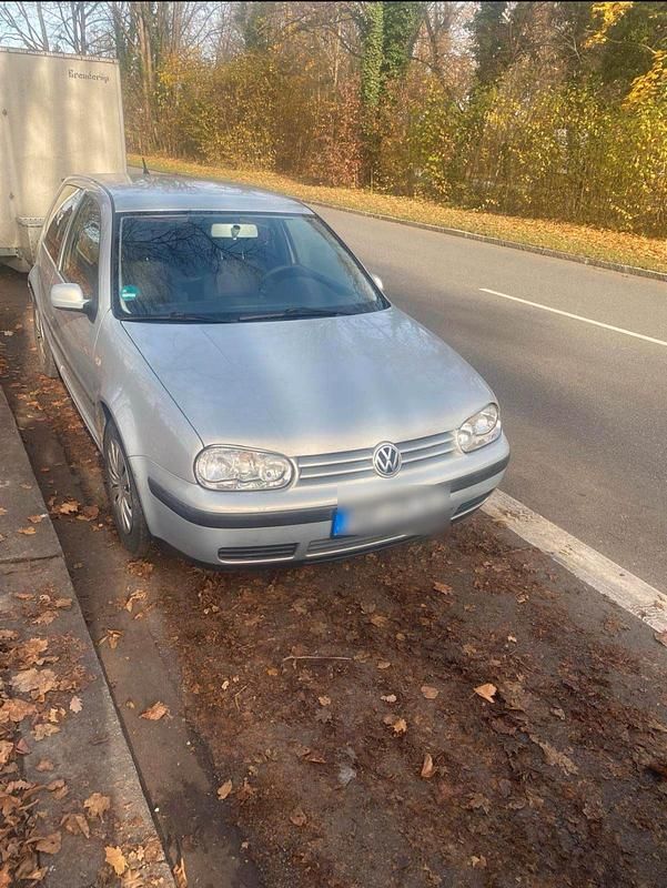 Grau Gebraucht 2000 VW Golf IV Kleinwagen | 2.100 € - Bild 1/4