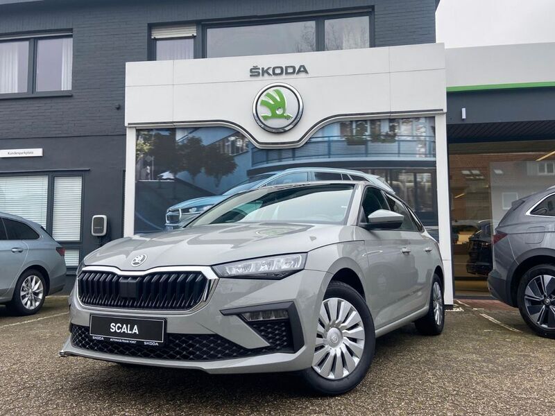 Grau Gebraucht 2024 Skoda Scala Essence Kleinwagen | 19.900 € (Fairer Preis) - Bild 1/4