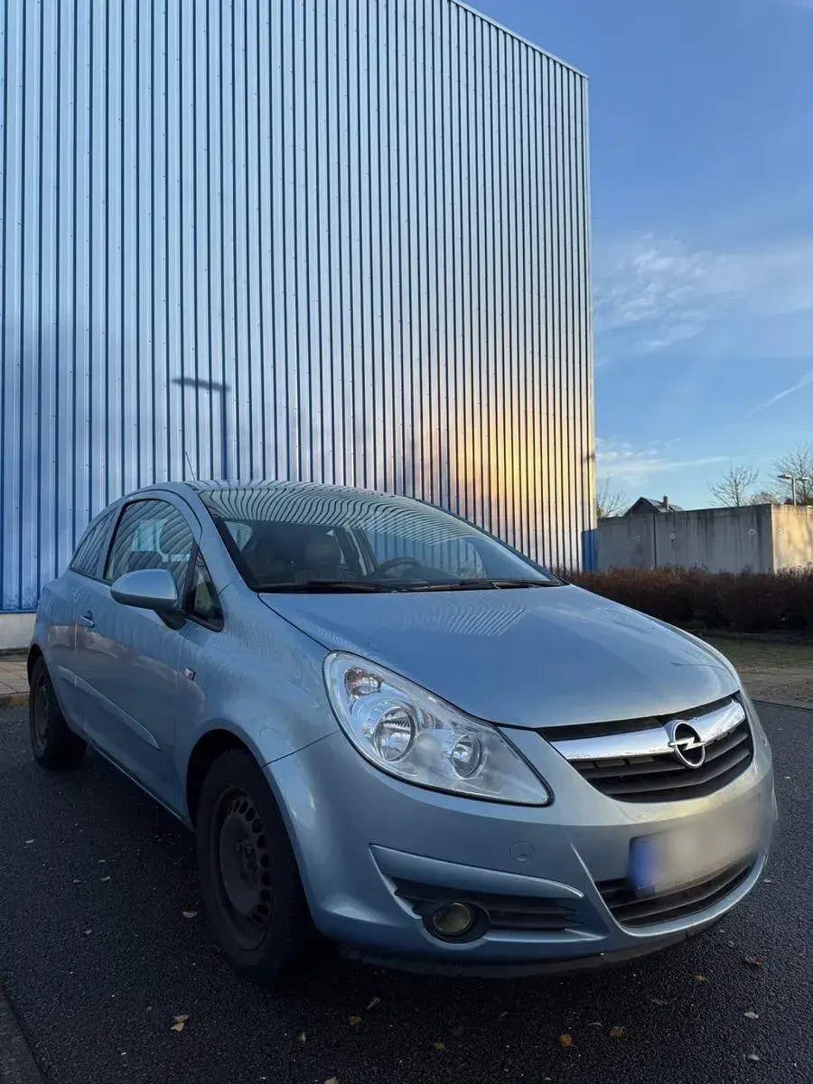 Używany Opel Corsa 60 KM (44 kW) 2006 Niebieski Sedan/Limuzyna