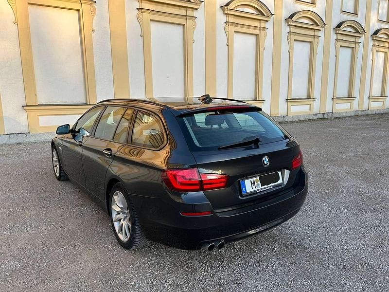 Gebraucht BMW 530 Sport Line 258 PS (189 kW) 2011 Grau Kombi