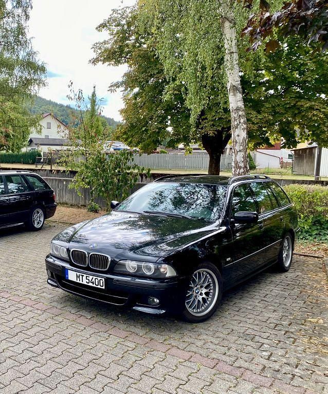 Schwarz Gebraucht 2002 BMW 540 Sport Line Kombi | 14.700 € - Bild 1/4