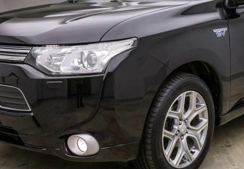 Gebraucht Mitsubishi Outlander P-HEV 121 PS (88 kW) 2014 Schwarz SUV