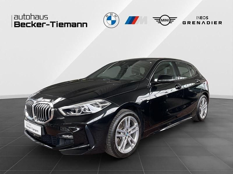 Saphirschwarz Gebraucht 2022 BMW 120 M Sport Kleinwagen | 26.908 € (Fairer Preis) - Bild 1/4