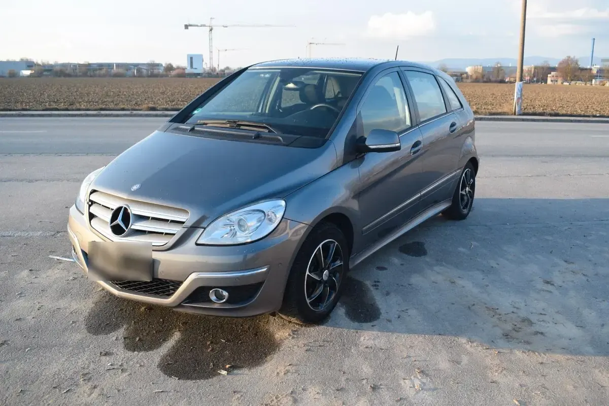 Gebraucht Mercedes B200 150 PS (110 kW) 2010 Grau Van / Kleinbus