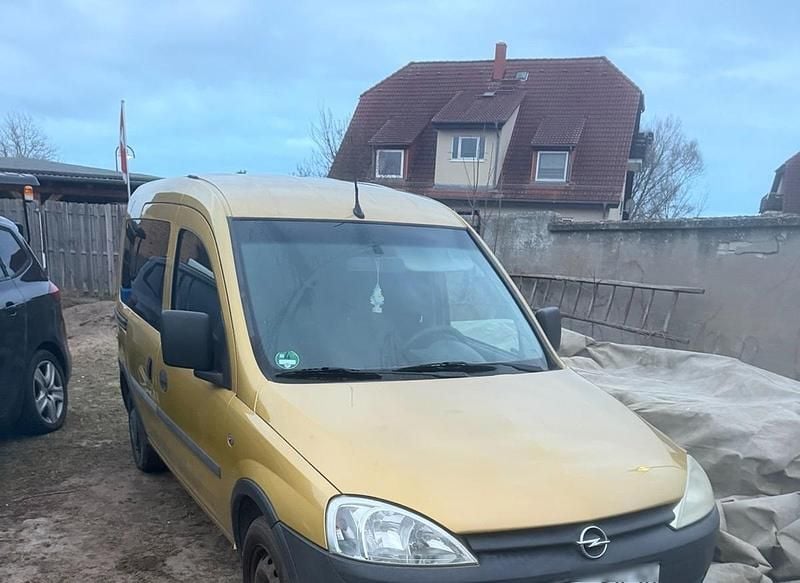 Gebraucht Opel Combo 100 PS (73 kW) 2003 Gold Van / Kleinbus