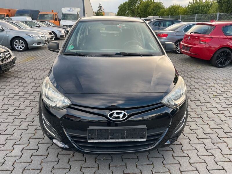 Gebraucht Hyundai i20 Edition 75 PS (55 kW) 2013 Schwarz Limousine