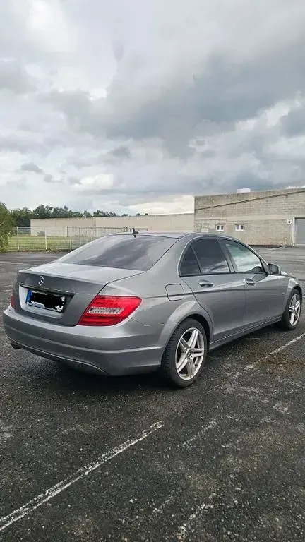 Gebraucht Mercedes C180 Elegance 156 PS (114 kW) 2011 Grau Limousine