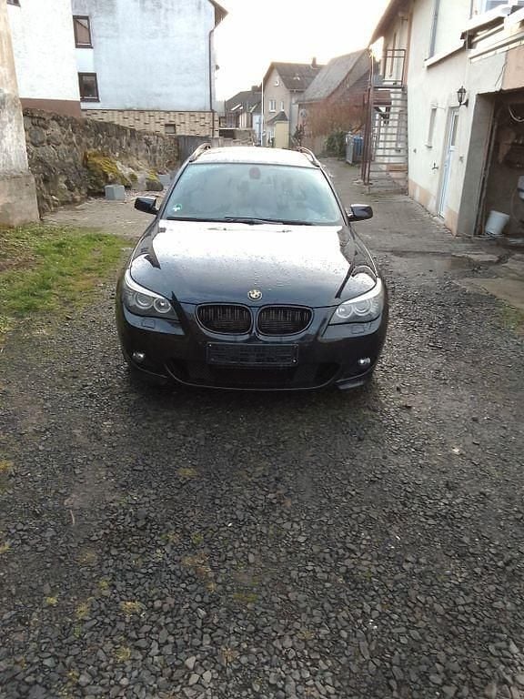 Schwarz Gebraucht 2010 BMW 520 M Sport Kombi | 6.100 € (Superpreis) - Bild 1/4