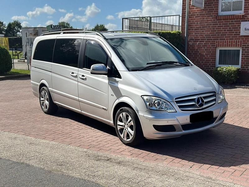 Silber Gebraucht 2010 Mercedes Viano Van / Kleinbus | 14.799 € (Fairer Preis) - Bild 1/4