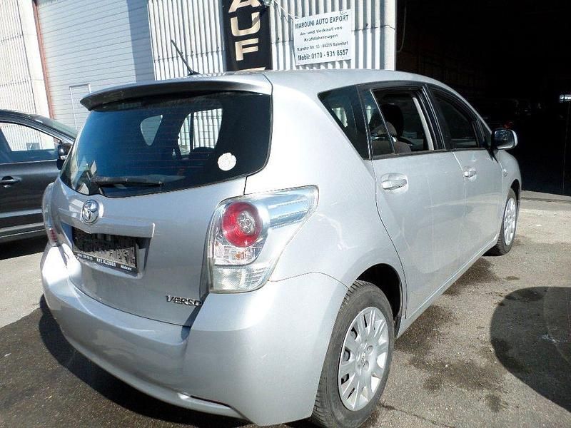 Gebraucht Toyota Verso Executive 126 PS (92 kW) 2011 Grau Van / Kleinbus