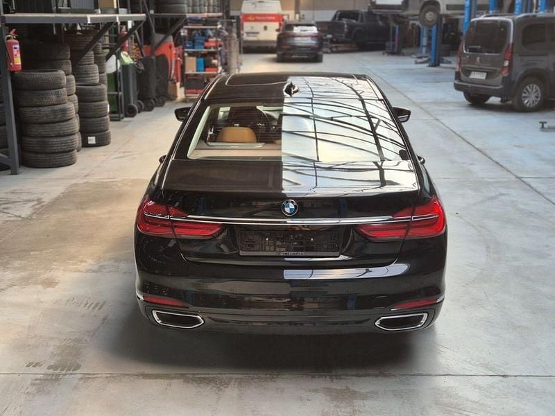 Gebraucht BMW 740 Sport Line 326 PS (239 kW) 2016 Schwarz Limousine