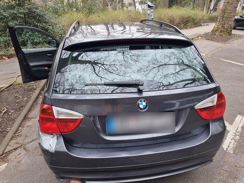 Gebraucht BMW 320 163 PS (119 kW) 2005 Grau Kombi