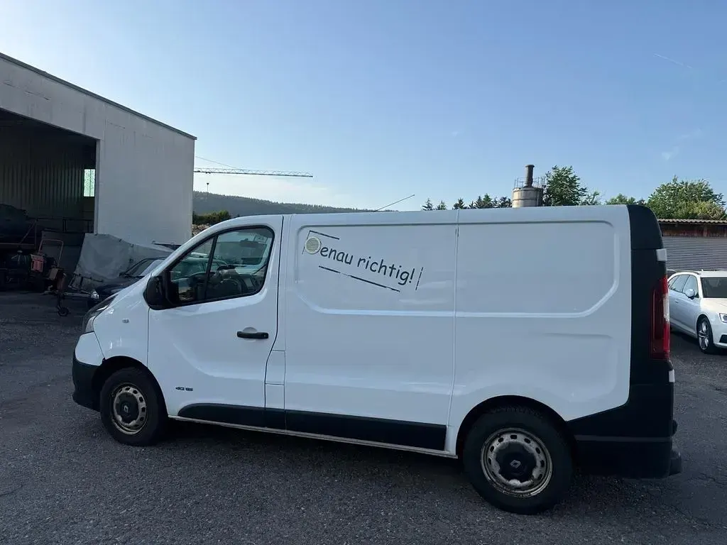 Gebraucht Renault Trafic Komfort 116 PS (85 kW) 2015 Weiß Van / Kleinbus