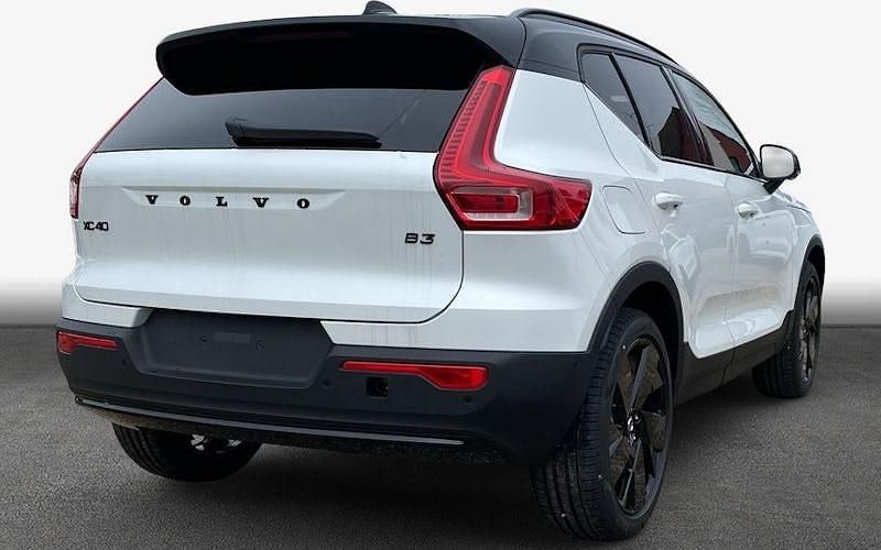 Neu Volvo XC40 Plus 163 PS (119 kW) 2026 Weiß SUV