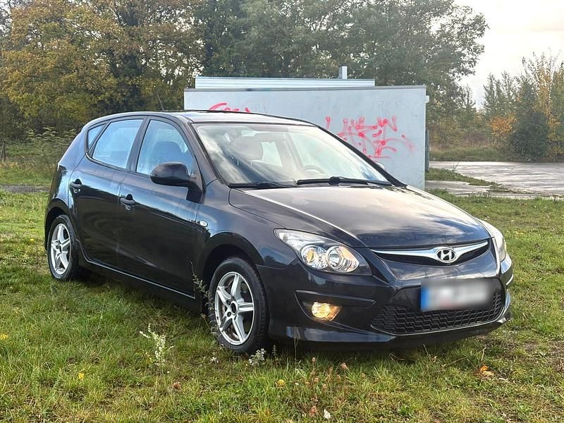 Schwarz Gebraucht 2011 Hyundai i30 Limousine | 2.499 € (Guter Preis) - Bild 1/4