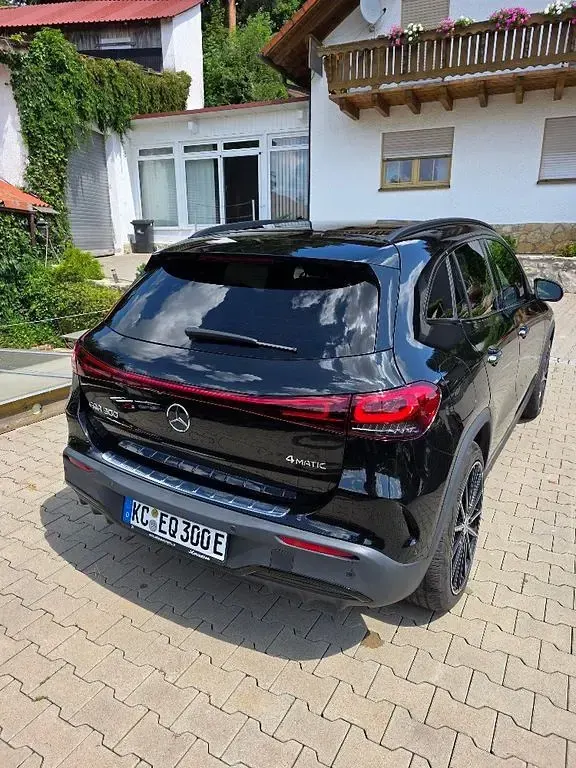 Gebraucht Mercedes EQA300 AMG 167 kW (228 PS) 2023 Schwarz SUV