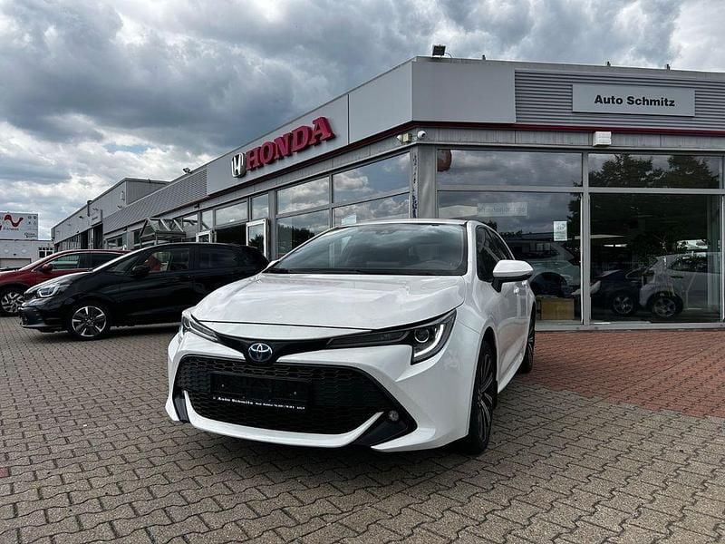 Super white 2 Gebraucht 2022 Toyota Corolla Comfort Kleinwagen | 17.900 € (Superpreis) - Bild 1/4