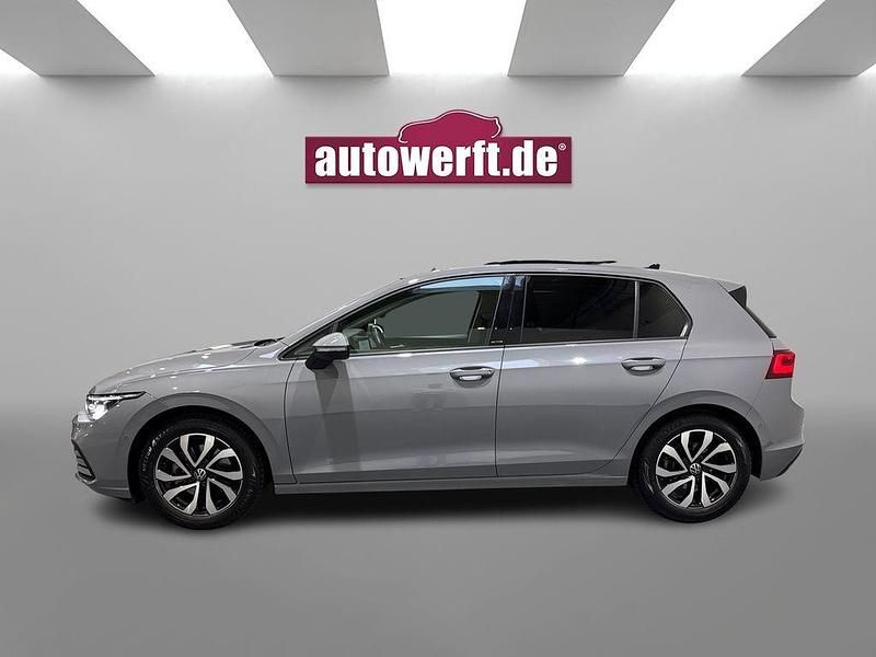 Gebraucht VW Golf VIII Active 150 PS (110 kW) 2022 Mondsteingrau Limousine