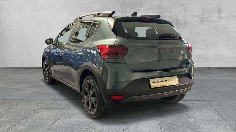 Neu Dacia Sandero Stepway 101 PS (74 kW) 2025 Grün Limousine