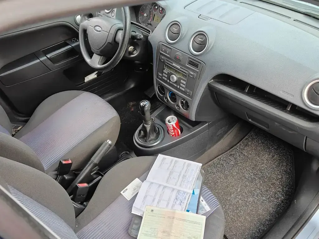 Gebraucht Ford Fiesta 90 PS (66 kW) 2006 Silber Kleinwagen