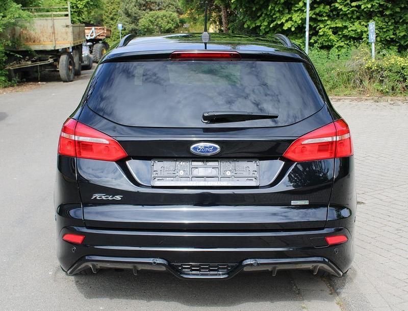 Gebraucht Ford Focus ST-Line 125 PS (91 kW) 2018 Schwarz Limousine