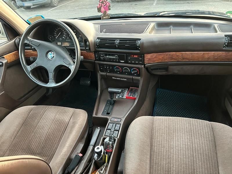 Gebraucht BMW 730 188 PS (138 kW) 1989 Gold Limousine