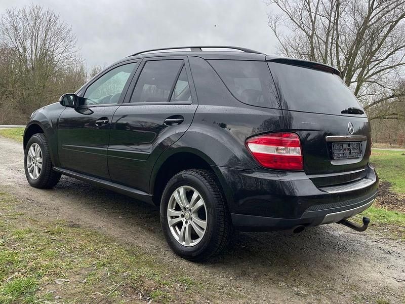 Gebraucht Mercedes ML320 224 PS (164 kW) 2008 Schwarz SUV