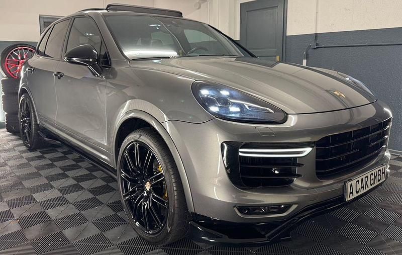 Grau Gebraucht 2015 Porsche Cayenne Turbo Sport SUV | 32.990 € (Fairer Preis) - Bild 1/4