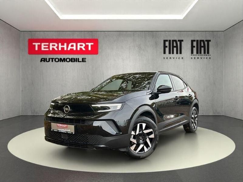 Lackierung schwarz perla nera/typ aussen (metallic) Gebraucht 2024 Opel Mokka Elegance SUV | 18.987 € (Superpreis) - Bild 1/4