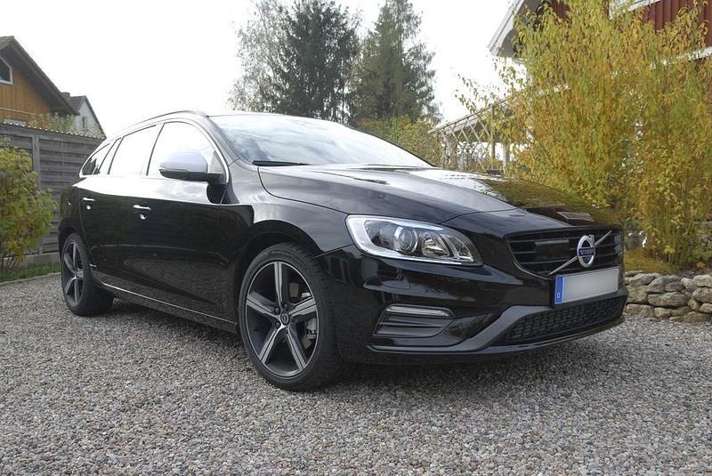 Gebraucht Volvo V60 R-Design 190 PS (139 kW) 2016 Schwarz Kombi