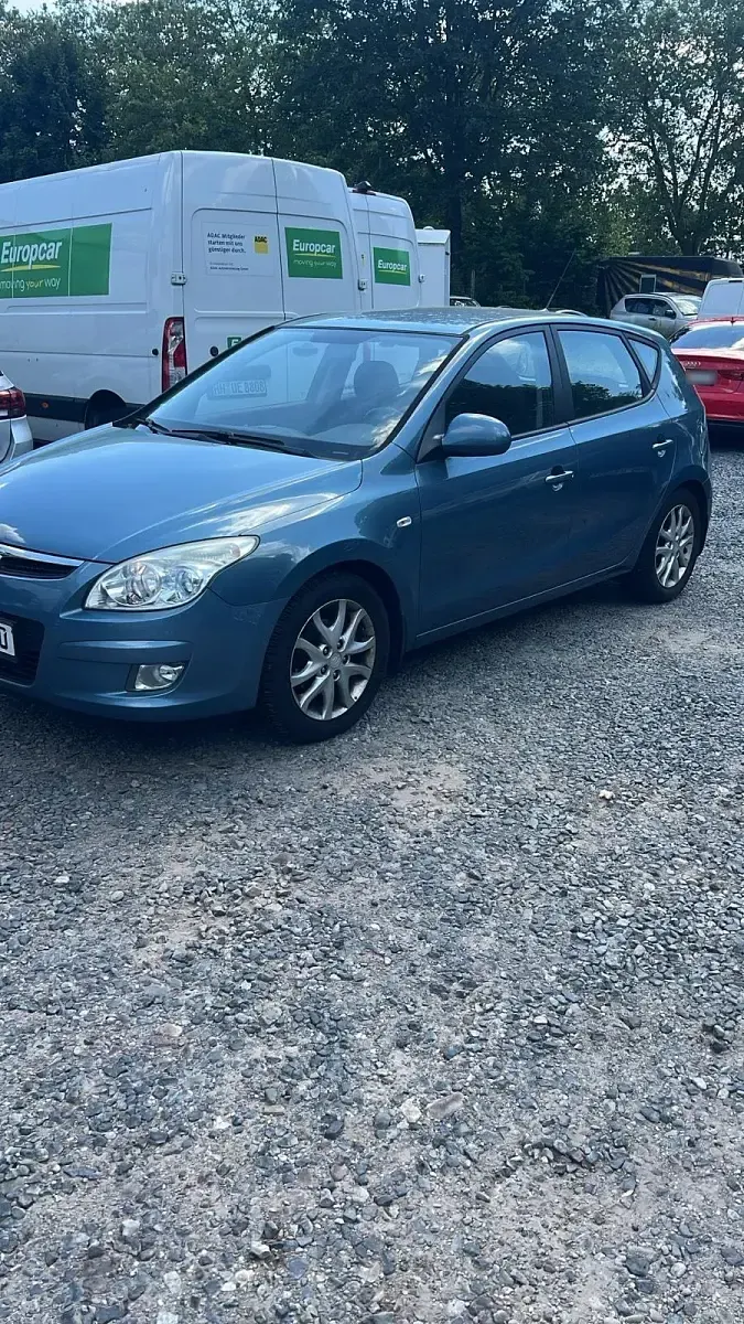 Gebraucht Hyundai i30 90 PS (66 kW) 2009 Blau Kleinwagen