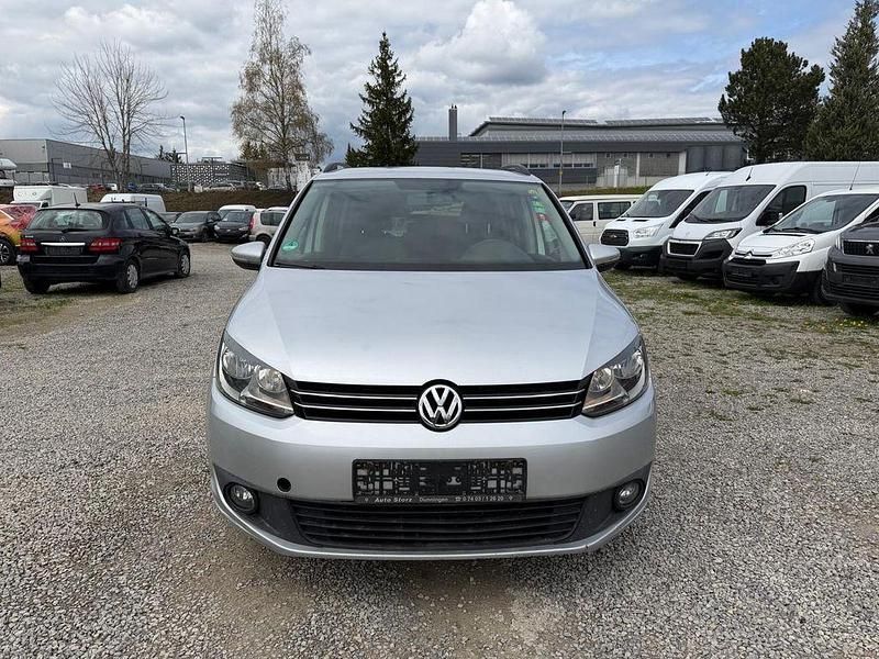Second-hand VW Touran Trendline 105 CP (77 kW) 2012 Argintiu Monovolum