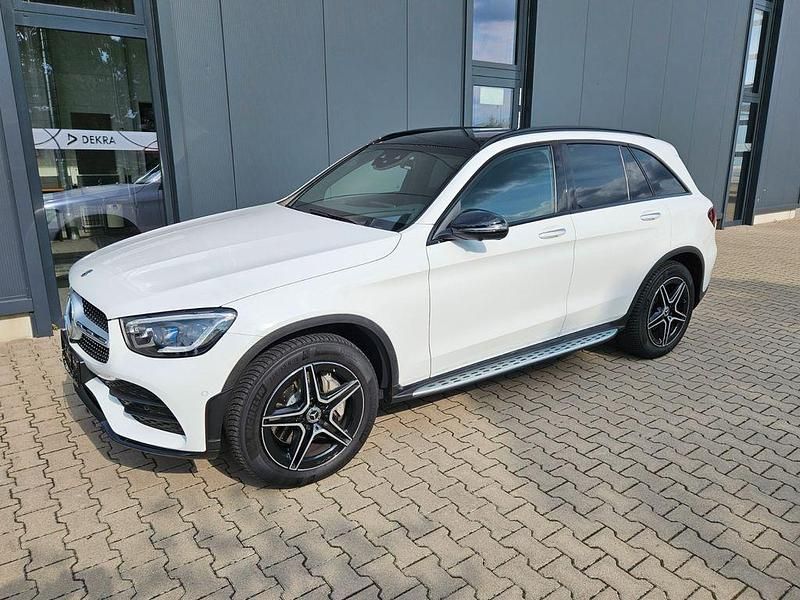 Weiß Gebraucht 2019 Mercedes GLC220 AMG SUV | 39.500 € (Etwas zu teuer) - Bild 1/4