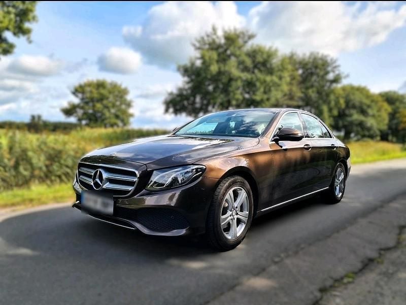 Gebraucht Mercedes E220 194 PS (142 kW) 2016 Braun Limousine