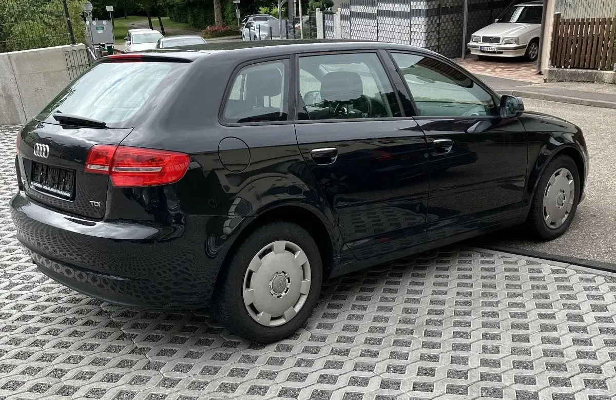 Gebraucht Audi A3 Attraction 90 PS (66 kW) 2013 Schwarz Limousine