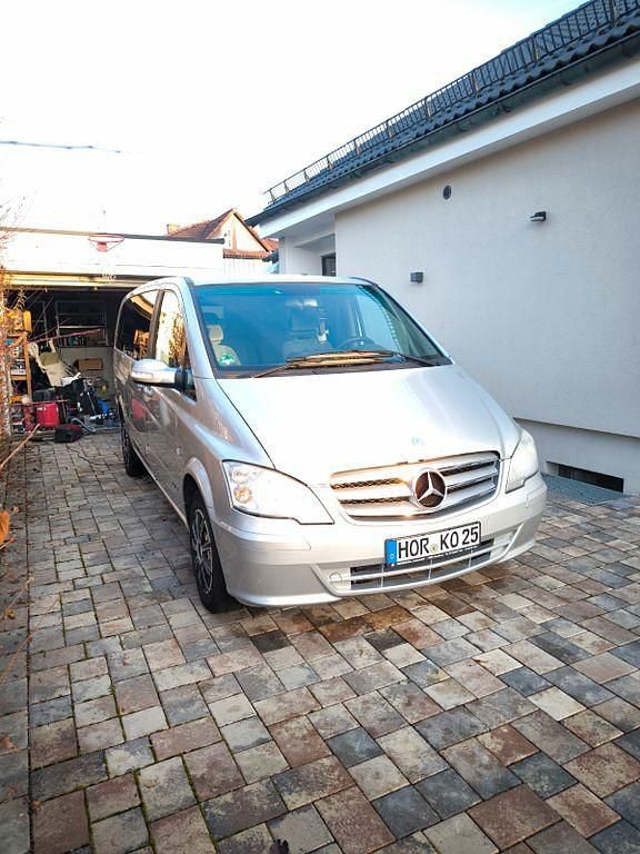 Silber Gebraucht 2004 Mercedes Viano Van / Kleinbus | 8.899 € - Bild 1/4