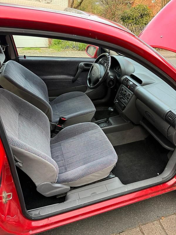 Używany Opel Corsa 69 KM (50 kW) 1996 Hatchback