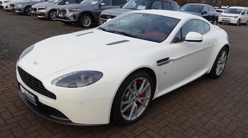 Weiss Gebraucht 2017 Aston Martin V8 Vantage Coupé | 82.900 € (Fairer Preis) - Bild 1/4