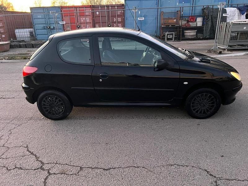 Gebraucht Peugeot 206 60 PS (44 kW) 2002 Schwarz Kleinwagen