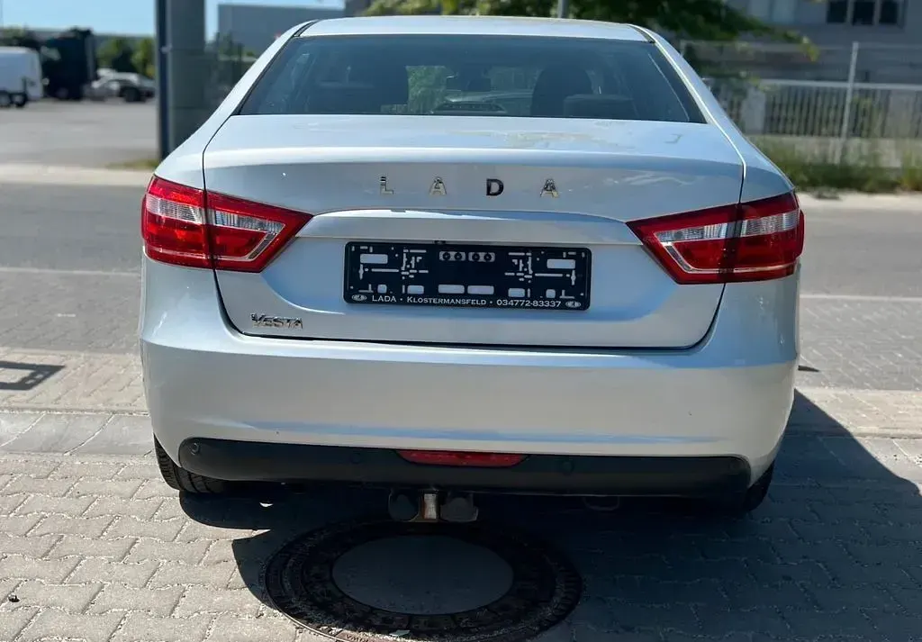 Gebraucht Lada Vesta 106 PS (77 kW) 2019 Silber Limousine