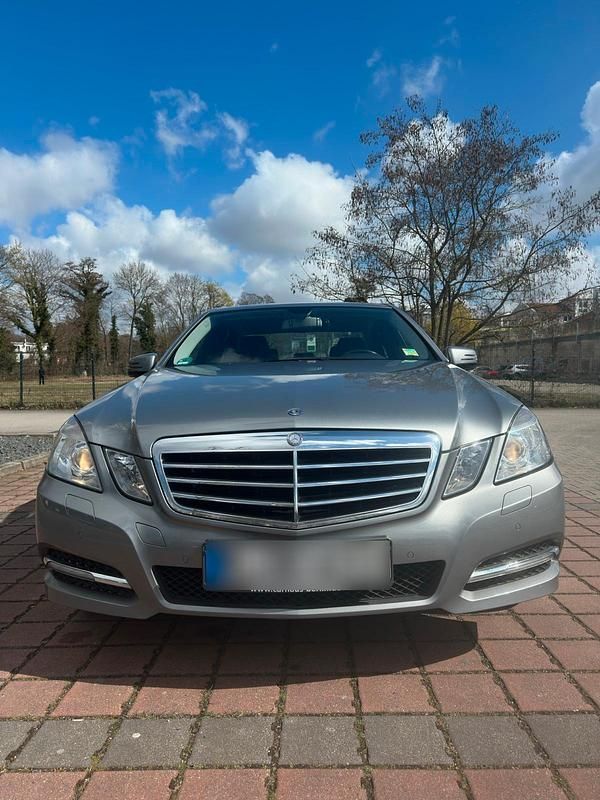 Usata Mercedes E300 252 CV (185 kW) 2011 Grigio Berlina