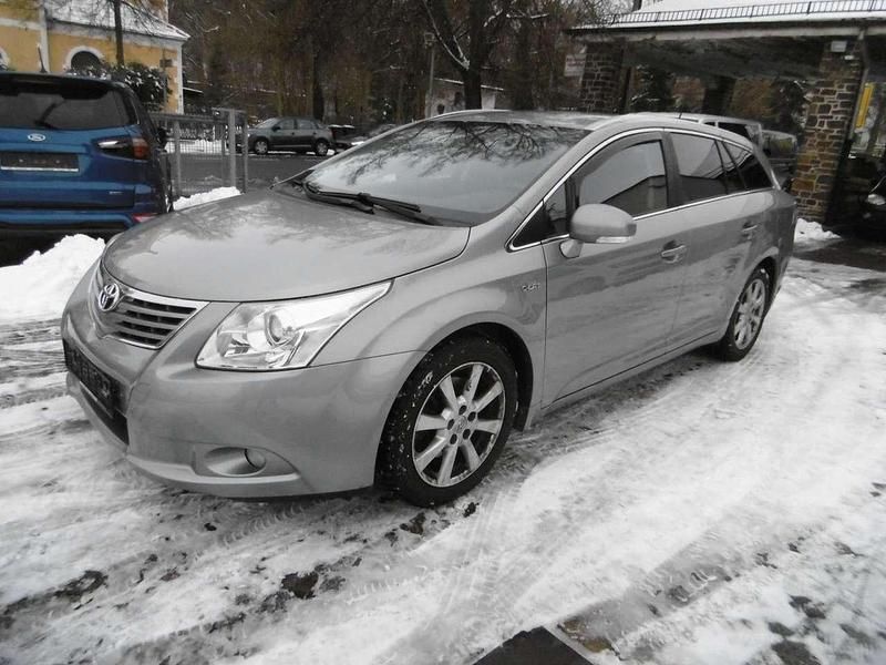 Titansilber mica metallic Gebraucht 2010 Toyota Avensis Sol Kombi | 5.690 € (Fairer Preis) - Bild 1/4