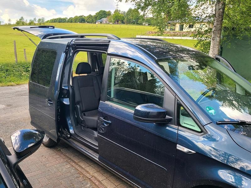 Blau Gebraucht 2018 VW Caddy Maxi Van / Kleinbus | 17.150 € (Fairer Preis) - Bild 1/4