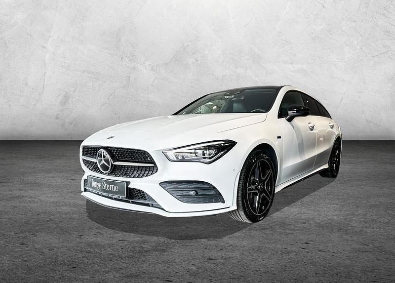 Weiß Gebraucht 2021 Mercedes CLA250e Shooting Brake AMG Kombi | 27.520 € (Etwas zu teuer) - Bild 1/4