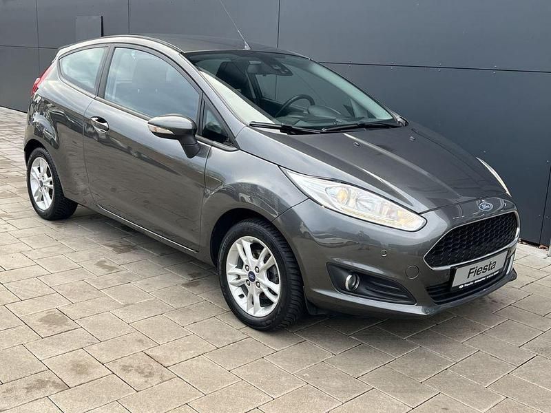 Gebraucht Ford Fiesta Celebration 101 PS (74 kW) 2017 Grau Kleinwagen